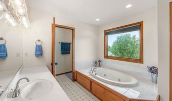 8065 NE 25th Ave, Altoona, IA 50009