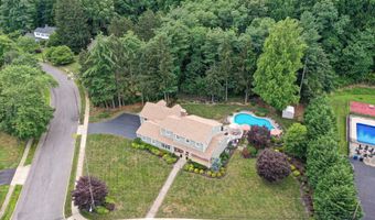 44 Devonshire Ct, Middletown, NJ 07748