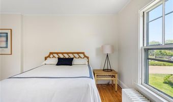 84 Rodman St, Narragansett, RI 02882