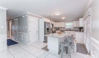 112 W 52nd St, Savannah, GA 31405