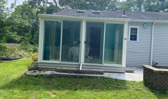 18 Beach Park Rd, Clinton, CT 06413