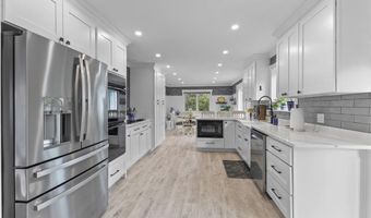 10 J H Dwyer Dr, Middletown, RI 02842