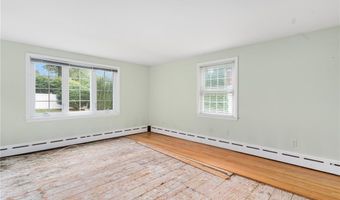 61 Applegate Rd, Cranston, RI 02920