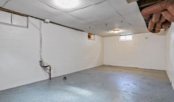 1200 S KERNAN Ave, Appleton, WI 54915