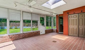 8 Greenwood Pl, Middletown, NJ 07748