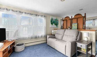 41 Perry Ave, Middletown, RI 02842