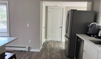 53 Center Ave, Middletown, RI 02842