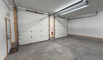 9 Hutchins St, Auburn, ME 04210