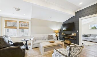 20 E Bowery St 3B, Newport, RI 02840