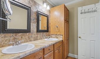 618 E 1714 Rd, Baldwin City, KS 66006