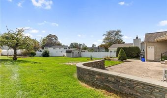 124 Longview Dr, Cranston, RI 02920