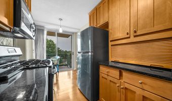501 SLATERS Ln 402, Alexandria, VA 22314