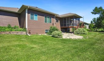 504 W Palmer Cir, Aberdeen, SD 57401