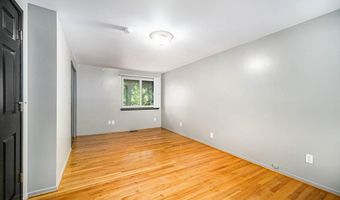 1020 Traver Ct, Ann Arbor, MI 48105