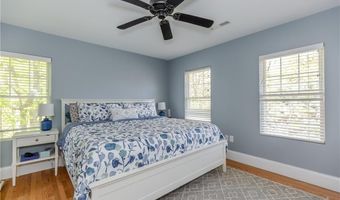 50 Searle Ave, Cranston, RI 02920