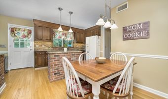 16 Iron Gate Ln, Cromwell, CT 06416