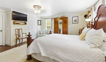 128 4th St, Apalachicola, FL 32320