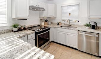 231 Maple Ave 102, Newport, RI 02840