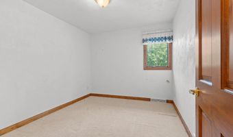 321 E APPLE CREEK Rd, Appleton, WI 54913