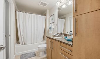 1021 N GARFIELD St 233, Arlington, VA 22201