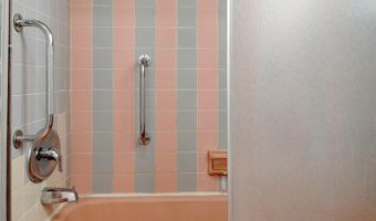 38 E 41ST St, Bayonne, NJ 07002