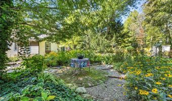 3596 Glenwood Dr, Austinburg, OH 44010