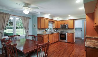 11 Lyon Rd, Middletown, NJ 07748