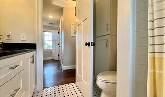 24 Stockholm St, Newport, RI 02840