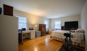 3 Old Dodgingtown Rd, Bethel, CT 06801