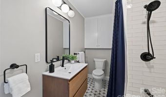 1911 Club Rd, Charlotte, NC 28205