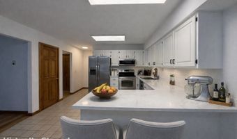 8 Phoebee Ln, Brookfield, CT 06804