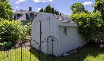 16 Courtway St, Narragansett, RI 02882