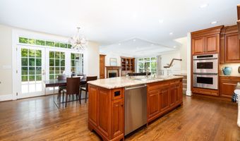 35 Foothills Dr, Avon, CT 06001
