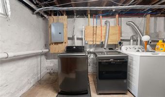 61 School St 2R, Lincoln, RI 02802