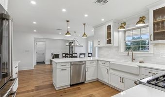 102 LIBERTY St, Belle Chasse, LA 70037