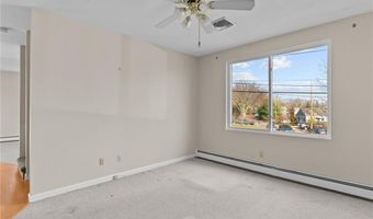 4 Cobble Hill Rd, Lincoln, RI 02865