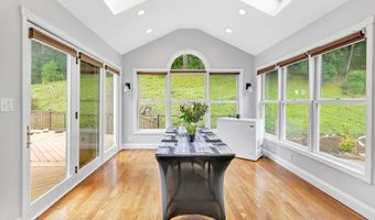 75 Brookside Pl, Cheshire, CT 06410