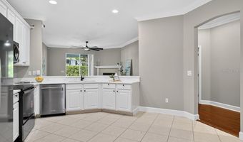 908 HILLY BEND Dr, Apopka, FL 32712