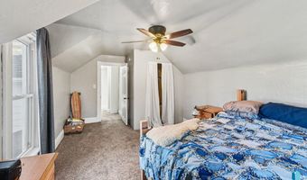 208 S 3rd St, Beresford, SD 57004