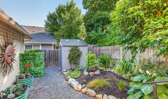 414 Parkside Dr, Ashland, OR 97520
