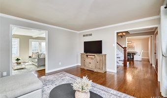 1093 Del Ebro Dr, Ballwin, MO 63011