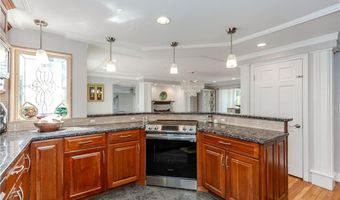 21 Crestwood Rd, Warwick, RI 02886