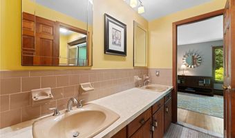 2 Spinney Ln, North Kingstown, RI 02852