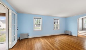 10 Pelham Pkwy, North Providence, RI 02911