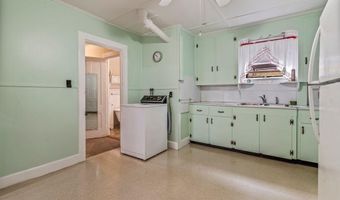 9 Willow St, Auburn, ME 04210