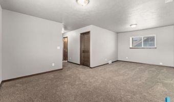 48 Chloe St, Baltic, SD 57003