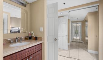 20505 E Country Club Dr PH-38, Aventura, FL 33180