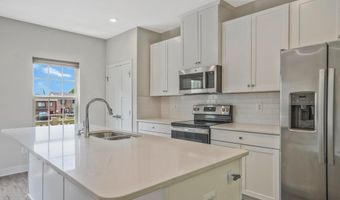 7811 SUTTER Ln, Annandale, VA 22003