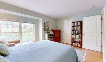 28 Northshore Dr, Burlington, VT 05408