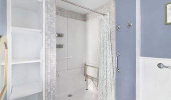 120 Chestnut Ave, Narragansett, RI 02882